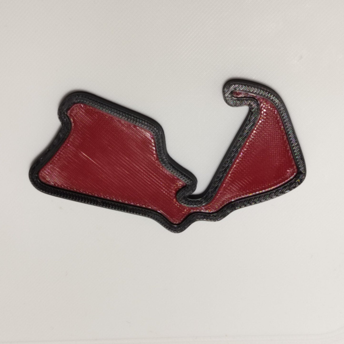 Silverstone_Magnet_Black_Red